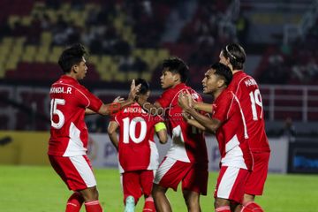 Rahmat Arjuna (tengah) sedang melakukan selebrasi seusai mencetak gol dalam laga Grup J Kualifikasi Piala Asia U-23 2026 antara Timnas U-23 Indonesia versus Timna U-23 Makau di Stadion Gelora Delta, Sidoarjo, Jawa Timur, Sabtu (6/9/2025).