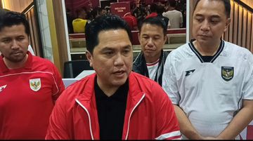 Ketua Umum PSSI, Erick Thohir, di Stadion Gelora Bung Tomo (GBT), Surabaya, Jawa Timur, Senin (8/9/2025) malam.
