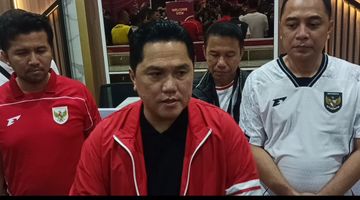 Ketua Umum PSSI, Erick Thohir dalam konferensi pers usai laga Timnas Indonesia lawan Lebanon di Stadion Gelora Bung Tomo, Surabaya, Senin (8/9/2025) malam WIB