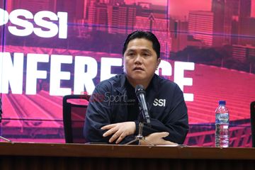 Ketua Umum PSSI, Erick Thohir, sedang memberikan keterangan kepada awak media di Media Center Stadion Utama Gelora Bung Karno, Senayan, Jakarta, Selasa (16/9/2025).