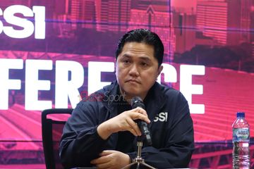Ketua Umum PSSI, Erick Thohir, sedang memberikan keterangan kepada awak media di Media Center Stadion Utama Gelora Bung Karno, Senayan, Jakarta, Selasa (16/9/2025).