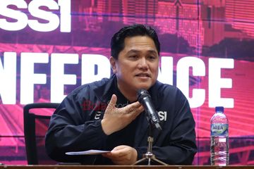 Ketua Umum PSSI, Erick Thohir, sedang memberikan keterangan kepada awak media di Media Center Stadion Utama Gelora Bung Karno, Senayan, Jakarta, Selasa (16/9/2025).