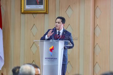 Menteri Pemuda dan Olahraga Republik Indonesia, Erick Thohir, sedang memberikan sambutan di Wisma Kemenpora, Senayan, Jakarta, Kamis (18/9/2025).