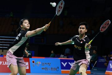 Aksi ganda campuran Indonesia, Jafar Hidayatullah/Felisha Alberta Nathaniel Pasaribu, pada babak 16 besar Korea Open 2025 di Suwon Gymnasium, Suwon, Korea Selatan, Kamis (25/9/2025).