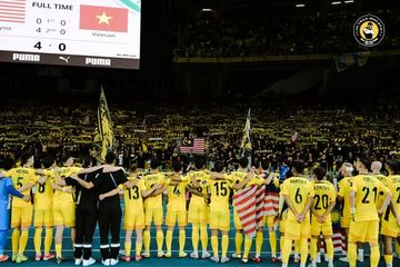 Ultras Malaya saat merayakan kemenangan Timnas Malaysia saat jumpa Vietnam dalam laga kedua Kualifikasi Piala Asia 2027 pada 10 Juni 2025 di Stadion Bukit Jalil, Kuala Lumpur