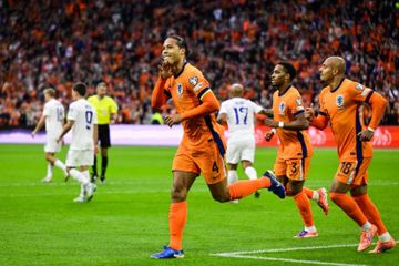 Virgil van Dijk merayakan gol ke gawang Finlandia pada lanjutan Kualifikasi Piala Dunia 2026.