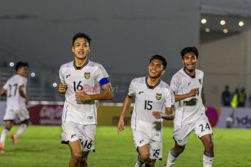 Dony Tri Pamungkas (kiri) sedang melakukan selebrasi seusai mencetak gol dalam laga uji coba antara Timnas U-22 Indonesia versus Timnas U-22 India di Stadion Madya, Senayan, Jakarta, Senin (13/10/2025).
