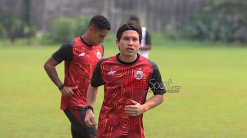 Ryo Matsumura (tengah) jadi salah satu pemain Persija yang absen saat berduel dalam Derbi El Clasico Indonesia lawan Persib Bandung