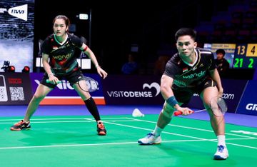 Ganda campuran Indonesia, Amri Syahnawi/Nita Violina Marwah, saat tampil pada babak pertama Denmark Open 2025 di Odense, Denmark, 15 Oktober 2025.