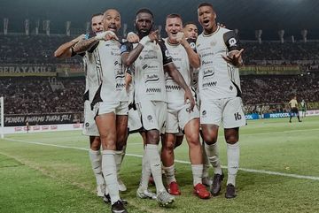 Persija berhasil mengalahkan Persebaya dengan skor 3-1 di Stadion Gelora Bung Tomo, Surabaya, pada Sabtu (18/10/2025).