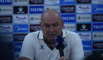 Pelatih Persib Bandung, Bojan Hodak, sedang memberikan keterangan kepada media setelah laga melawan Selangor FC, Kamis (23/10/2025).