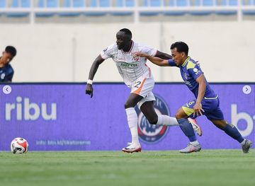 Suasana pertandingan antara Arema FC Vs Borneo FC dalam laga pekan ke-10 Super League 2025/2026, di Stadion Kanjuruhan, Malang, Minggu (26/10/2025).