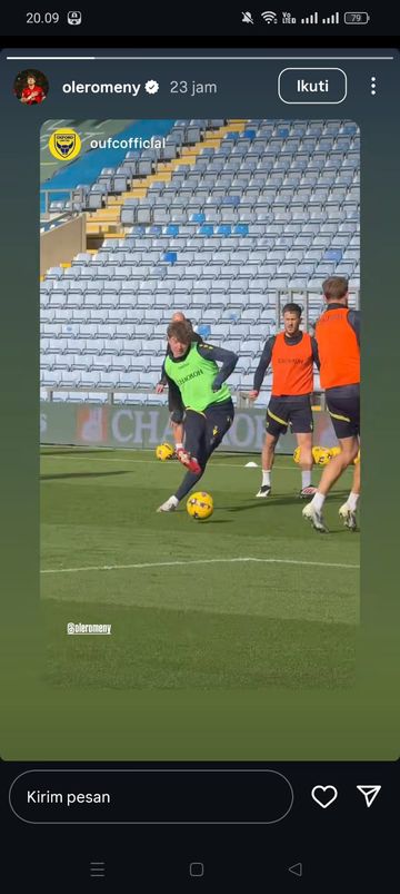 Akun Oxford United mengunggah aksi Ole Romeny. 