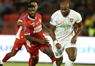 Suasana pertandingan antara Semen Padang vs Borneo FC pada laga pekan ke-12 Super League 2025-2026 di Stadion H. Agus Salim, Padang, Minggu (9/11/2025).