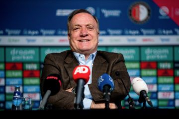 Dick Advocaat meloloskan timnas Curacao ke Piala Dunia 2026.