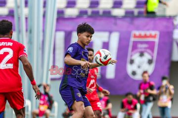Suasana laga pekan ke-13 Super League 2025/2026 antara Persita Tangerang versus Malut United FC di Stadion Indomilk Arena, Tangerang, Banten, Minggu (23/11/2025).