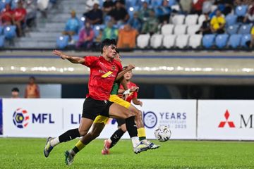 Aksi Ramadhan Sananta bersama DPMM FC saat melawan Imigresen FC di Stadion Nasional Hassanal Bolkiah, Brunei dalam lanjutan Liga Super Malaysia, Minggu (7/12/2025).