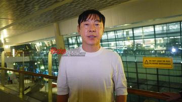 Mantan Pelatih Timnas Indonesia, Shin Tae-yong, saat ditemui di Bandara Soekarno Hatta, Tangerang, Banten, Minggu (14/12/2025).