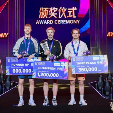 Shi Yu Qi menjadi juara King Cup 2025 setelah mengalahkan Anders Antonsen, juara bertahan, di Shenzhen, China, Minggu (28/12/2025)