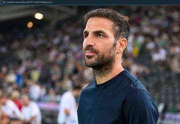 Pelatih Como 1907, Cesc Fabregas, mendapatkan pujian dari juru taktik AC Milan, Massimiliano Allegri.