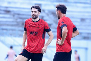 Pemain anyar Persik Kediri, Jon Toral (kiri)