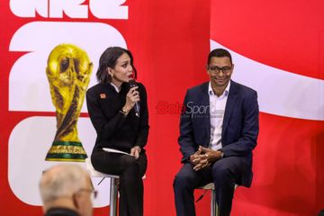 Legenda Arsenal, Gilberto Silva (kanan), sedang memberikan keterangan kepada awak media di Jakarta Convention Center (JCC), Senayan, Jakarta, Kamis (22/1/2026).