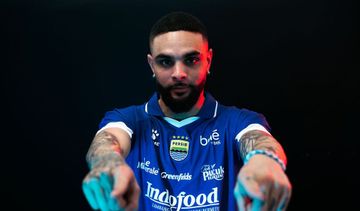 Layvin Kurzawa berpeluang menjalani debut bersama Persib Bandung saat bertandang ke markas Ratchaburi FC di babak 16 besar AFC Champions League Two 2025/2026