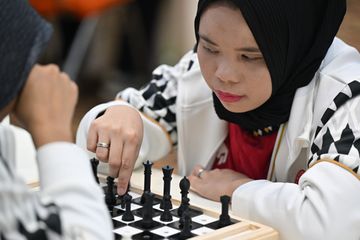 Atlet Indonesia Aisah Putri Wijayanti Brahmana dalam pertandingan nomor catur kilat ASEAN Para Games 2025 di Hall Nakhon Ratchasima Rajabhat University, Nakhon Ratchasima, Thailand, Minggu (25/01/2026). Tim Indonesia berhasil meraih 9 medali emas, 22 perak dan 7 perunggu di cabir para catur. 