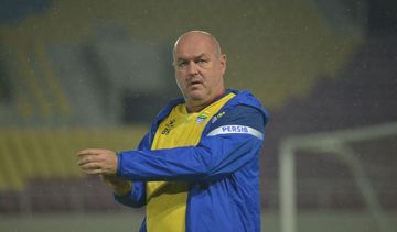 Bojan Hodak mengukuhkan diri sebagai pelatih legendaris di kancah sepak bola Asia Tenggara usai mengantarkan Persib Bandung jadi kekuatan dominan di Liga Indonesia