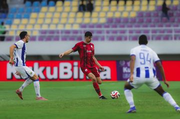 Suasana pertandingan antara Persis Solo vs Persib pada laga pekan ke-19 Super League 2025-2026 di Stadion Manahan, Surakarta, Jawa Tengah, pada Sabtu (31/1/2026).