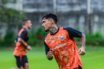 Shayne Pattynama sedang berlatih bersama Persija Jakarta di Persija Training Ground, Sawangan, Jawa Barat, Senin (2/2/2026).
