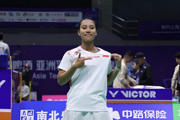 Mutiara Ayu Puspitasari berpose setelah menyumbang poin kedua Indonesia atas Hong Kong pada Kejuaraan Beregu Asia 2026 di Qingdao, China, Rabu (4/2/2026).