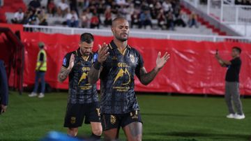 Suasana duel Malut United vs PSM Makassar pada laga pekan ke-25 Super League 2025/2026 di Stadion Kie Raha, Ternate, Sabtu (7/3/2026) malam WIB