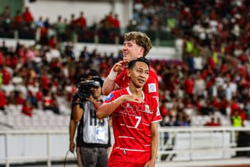 Ole Romeny (kiri) ikut selebrasi dengan Bekham Putra Nugraha (kanan) yang mencetak gol dalam laga FIFA Series 2026 antara Timnas Indonesia versus Timnas Saint Kitts and Nevis di Stadion Utama Gelora Bung Karno, Senayan, Jakarta, Jumat (27/3/2026) malam.