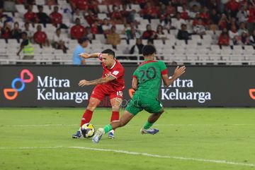Eliano Reijnders (kiri) sedang menguasai bola saat bertanding dalam laga FIFA Series 2026 antara Timnas Indonesia versus Timnas Saint Kitts and Nevis di Stadion Utama Gelora Bung Karno, Senayan, Jakarta, Jumat (27/3/2026).