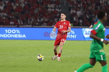 Setelah bebas dari tuduhan masalah izin kerja, Justin Hubner (kiri) menyindir NAC Breda yang jadi biang munculnya isu paspoorgate di Liga Belanda