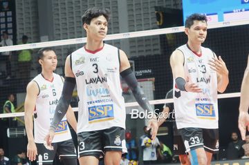 (Ki-Ka) M Malizi, Boy Arnes Arabi, Sigit Ardian dari tim Jakarta LavAni Livin Transmedia saat menghadapi Jakarta Garuda Jaya pada pekan kedua final four Proliga 2026 di Surakarta, Jawa Tengah, 11 April 2026. 