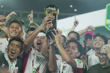 Para pemain Garudayaksa FC saat selebrasi seusai meraih gelar juara Championship 2025/2026, di Stadion Maguwoharjo, Sleman, Sabtu (9/5/2026).