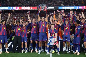 Barcelona merayakan gelar juara Liga Spanyol setelah mengalahkan Real Madrid pada pertandingan El Clasico pekan ke-35 Liga Spanyol di Camp Nou (10/5/2026).