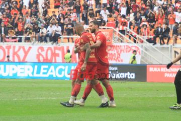 Selebrasi Persija Jakarta ketika berhasil unggul atas semen padang