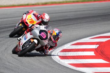 Aksi Veda Ega Pratama (Honda Team Asia) pada Moto3 Catalunya 2026 di Spanyol, 17 Mei 2026.