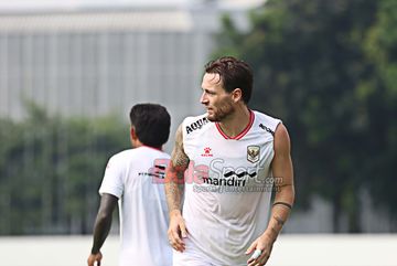 Marc Klok sedang menjalani sesi gim internal Timnas Indonesia di Stadion Madya, Senayan, Jakarta, Sabtu (30/5/2026).