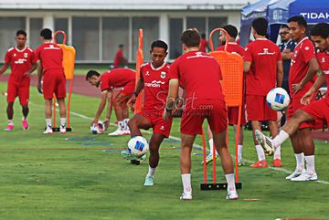 Beckham Putra Nugraha  sedang menjalani sesi latihan bersama Timnas Indonesia di Stadion Madya, Senayan, Jakarta, Minggu (7/6/2026).