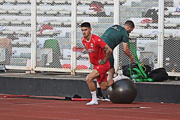 Mees Hilgers  tampak latihan terpisah bersama Timnas Indonesia di Stadion Madya, Senayan, Jakarta, Minggu (7/6/2026).