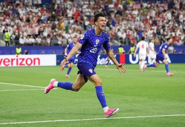 Petar Musa merayakan gol untuk Timnas Kroasia saat menghadapi Inggris pada duel fase grup Piala Dunia 2026 di Arlington, Texas (17/6/2026).