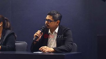 Manajer Persija Jakarta, Bambang Pamungkas, sedang memberikan keterangan kepada awak media di Adidas Brand Center Grand Indonesia, Jakarta, Senin (22/7/2026).