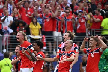 Erling Haaland (kiri) merayakan kemenangan Timnas Norwegia atas Brasil pada laga babak 16 besar Piala Dunia 2026 di New Jersey (5/7/2026).