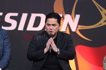 Ketua Umum PSSI, Erick Thohir, sedang memberikan keterangan kepada awak media di Jakarta, Senin (6/7/2026).