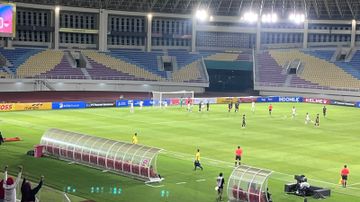 Gol timnas U-17 Indonesia atas Malaysia dicetak oleh Haikal Kamil Ramadhan dalam laga uji coba di Stadion Manahan, Solo pada Selasa (7/7/2026).