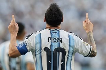 Timnas Argentina berhasil mengalahkan Mesir secara dramatis dan lolos ke babak delapan besar Piala Dunia 2026.